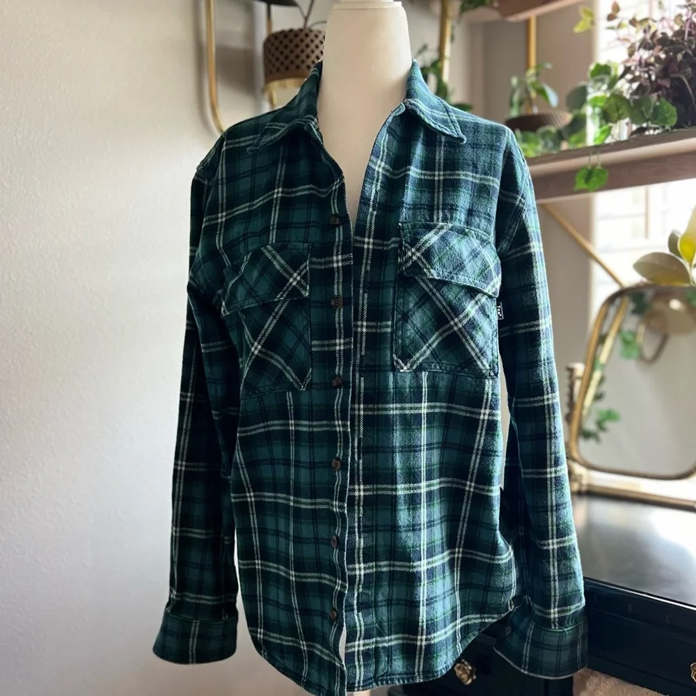 TNA Button Up - Picture 4 of 7